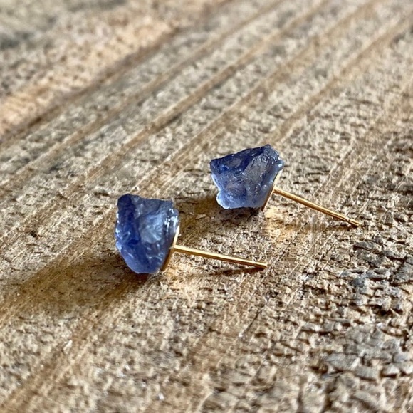 🆕 New Raw Alexandrite Crystal Stud Gemstone Earrings - Picture 2 of 8